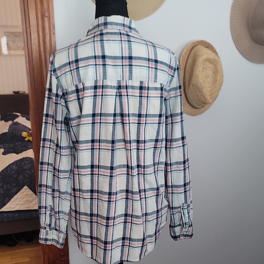 American Eagle Outfitters Blue and Pink Plaid Shirt - Picture 10 of 11